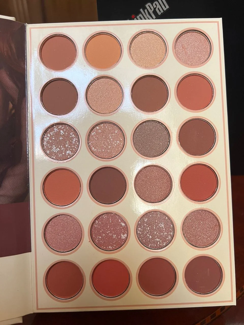 علبة مكياج من علامة SHEGLAM، - Image 3