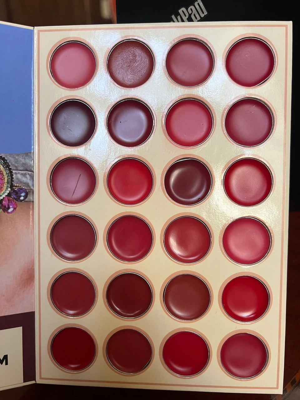علبة مكياج من علامة SHEGLAM، - Image 6