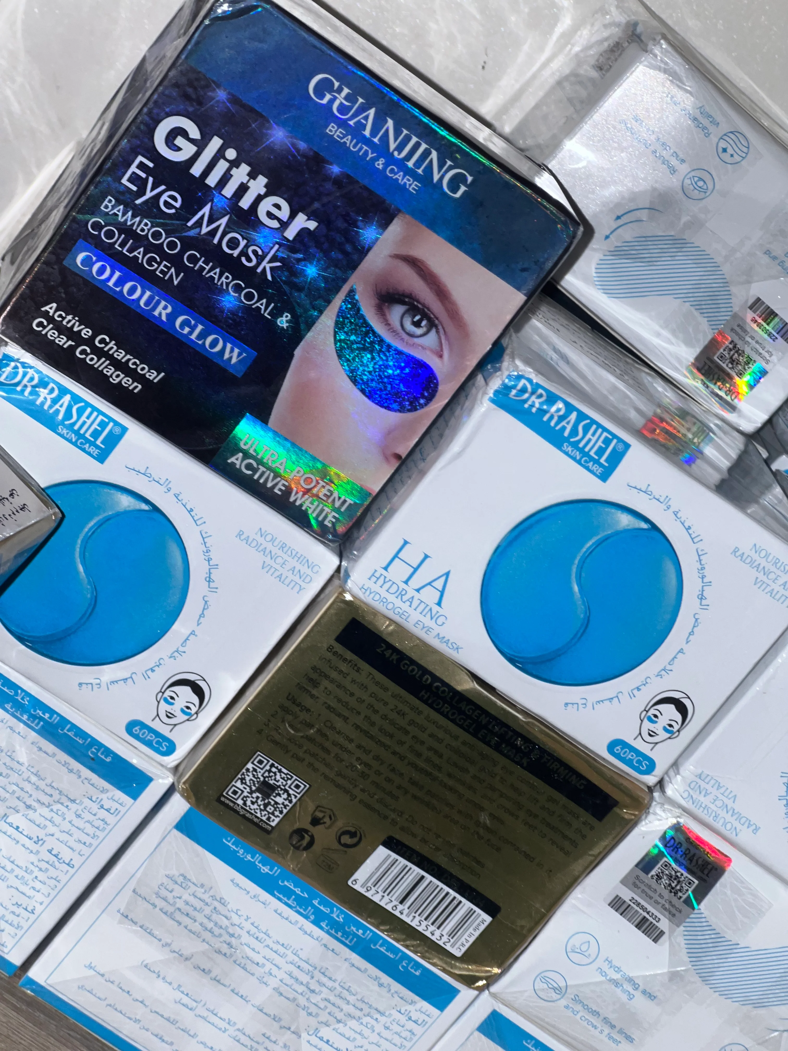 Glitter Eye Mask بالفحم والخلاصة الكولاجين - Image 4